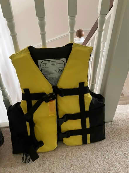 Photo of free Medium life jacket (Coulsdon CR5) #1
