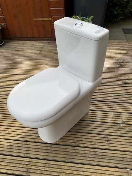 Photo of free Complete toilet. (Grappenhall WA4) #4