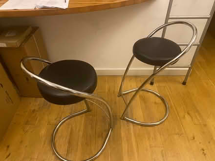 Photo of free dining table with 4 chaira (Penfold Street / NW8) #4