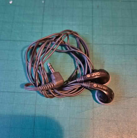 Photo of free JVC HA-F25 wired earphones (SE1) #1