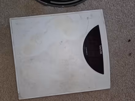 Photo of free White bath scale (Table Mesa) #1
