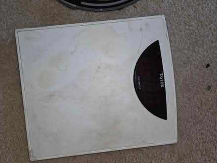 Photo of free White bath scale (Table Mesa) #1
