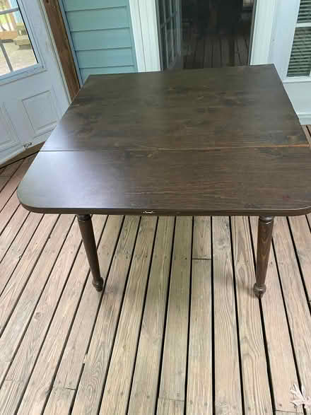 Photo of free small kitchen table (East side of Columbia) #1