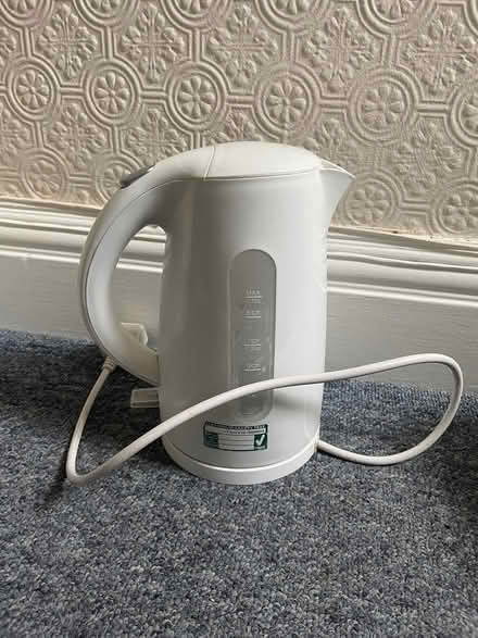 Photo of free Working 1700ml kettle (Cambridge CB4) #1