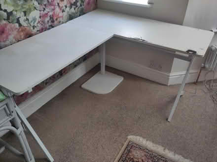Photo of free White corner desk (St Andrews, BS6) #1