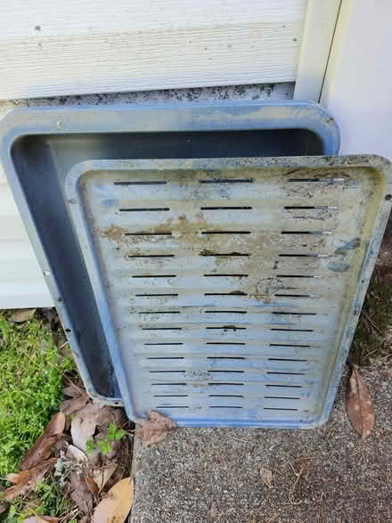 Photo of free Old style broiling pan (72211) #1