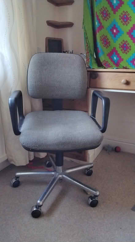 Photo of free Office swivelling chair (Holbrook DE56) #1
