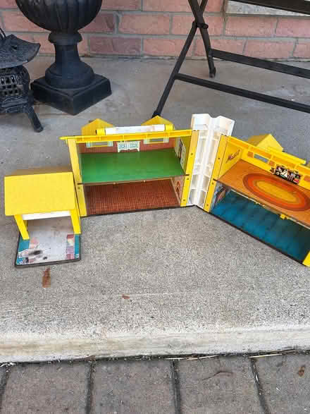Photo of free Fisher Price houses (Dundas) #3