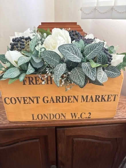 Photo of free Covent Garden box and flowers (CO15) #1