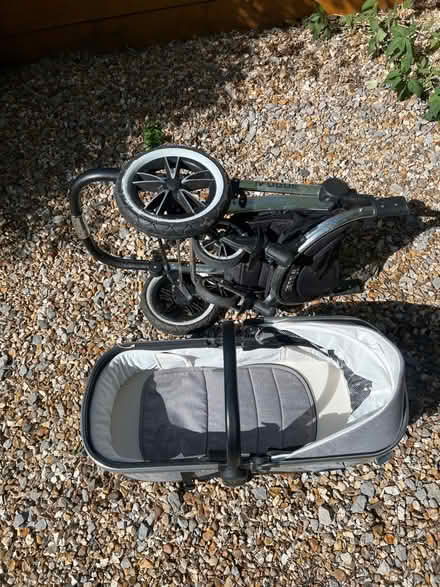 Photo of free iVogue Pram (Ch44 4ba) #3