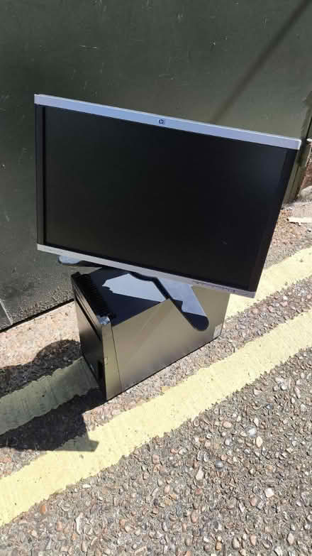 Photo of free Old PC and screen (SE1) #1