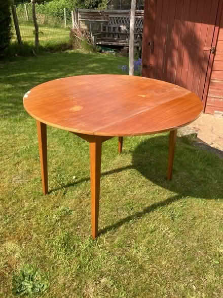 Photo of free Drop leaf round table for upcycling (Crystal Peaks S20) #3
