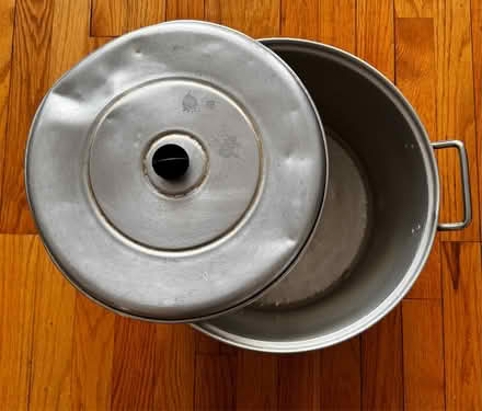 Photo of free Large stock pot (Briarwood Jamaica) #1