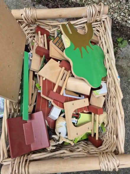 Photo of free Wooden farm set with animals (Clerwood EH12) #1