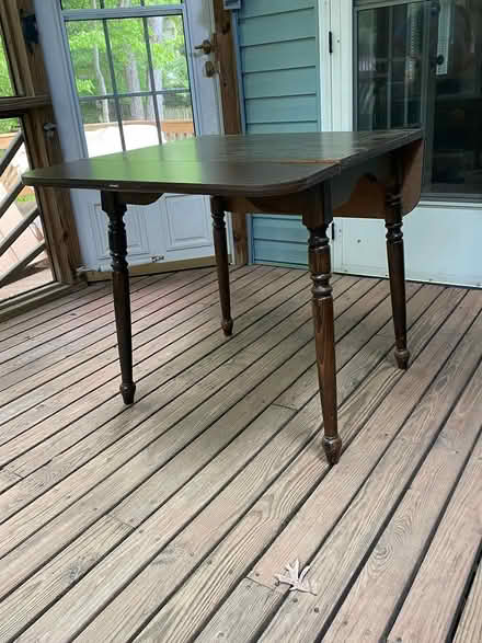 Photo of free small kitchen table (East side of Columbia) #2