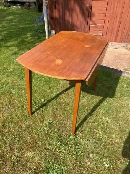 Photo of free Drop leaf round table for upcycling (Crystal Peaks S20) #1