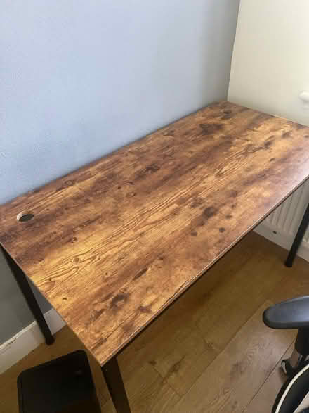 Photo of free Computer desk (Enfield N21) #1
