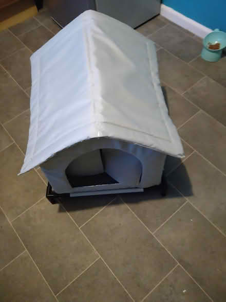 Photo of free Brand new cat hut never used (DN32NT edenthorpe) #1