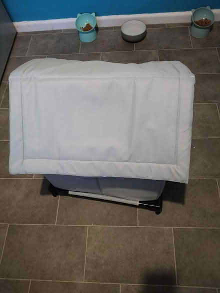 Photo of free Brand new cat hut never used (DN32NT edenthorpe) #2