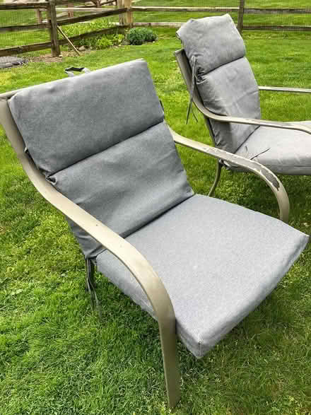 Photo of free outdoor table and chairs (New Hudson) #4