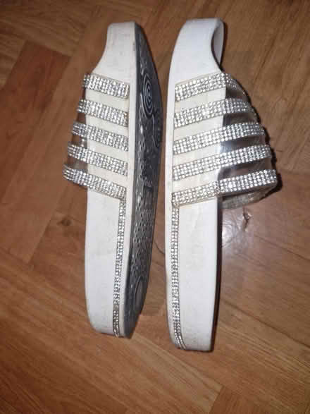 Photo of free White & diamondtae (Lambeth SW8) #1
