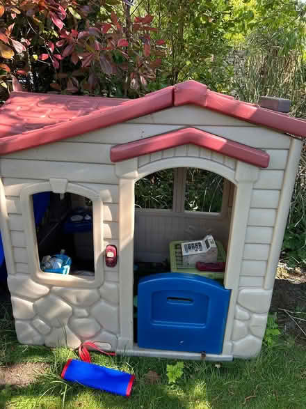 Photo of free wendy house (L37) #1