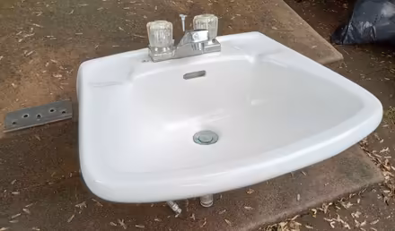 Photo of free White Sink (Malvern) #1