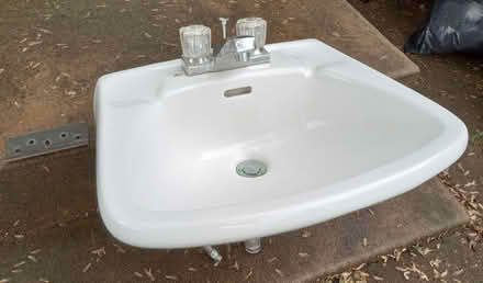 Photo of free White Sink (Malvern) #1