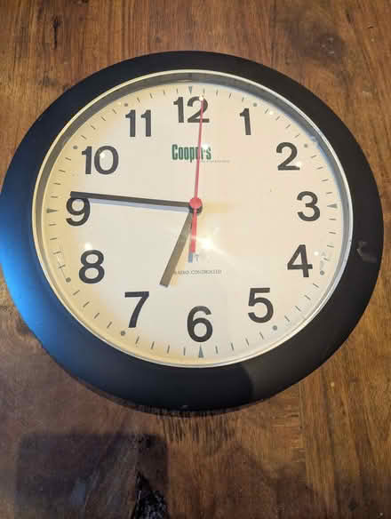 Photo of free battery operated wall clock, round/black framed (Berkhamsted HP4) #1