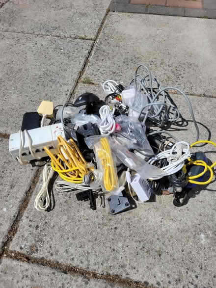 Photo of free Various electrical leads and bits (Kirkby L32) #1