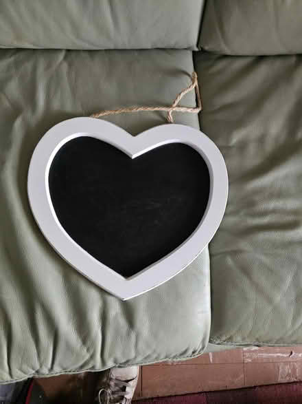 Photo of free Wooden heart chalkboard (GU21) #1