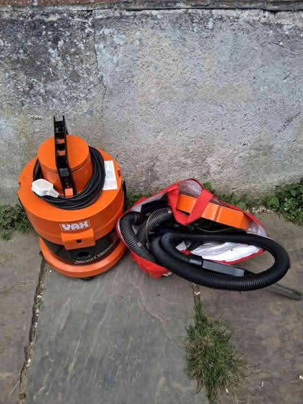 Photo of free Vax carpet washer/hoover (Tywardreath) #1