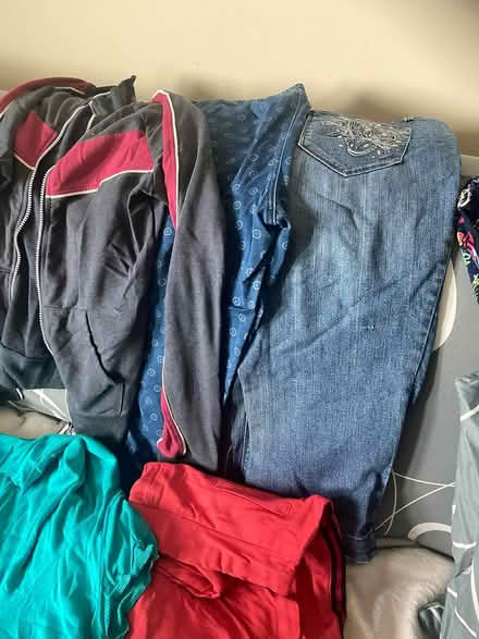 Photo of free Women and teens clothing (Mississauga l4t1v6) #4