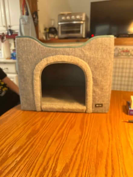 Photo of free Cat cube (Rte 13 & Emery Rd) #2