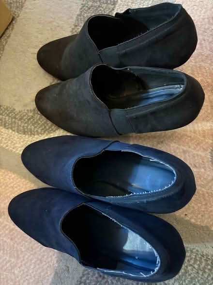 Photo of free 2 x Size 9 (43) Women’s shoes (Coney Hall BR4) #3