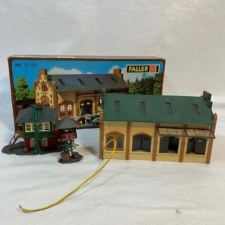 Photo of free Faller HO scale train model kit (Lovers & Abrams) #1