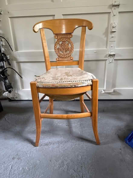Photo of free Antique chair (Bronxville) #1