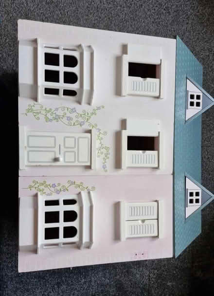 Photo of free Dolls house (DE14) #1