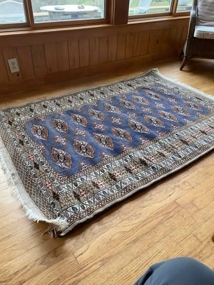 Photo of free Persian style rug (Nr Fresh Pond & Mt Auburn Cem.) #1