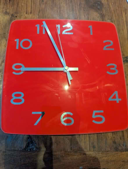 Photo of free battery operated wall clock red (Berkhamsted HP4) #1