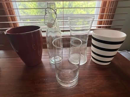 Photo of free 5 Vases/Planters (5 blocks S of DGSHS) #1