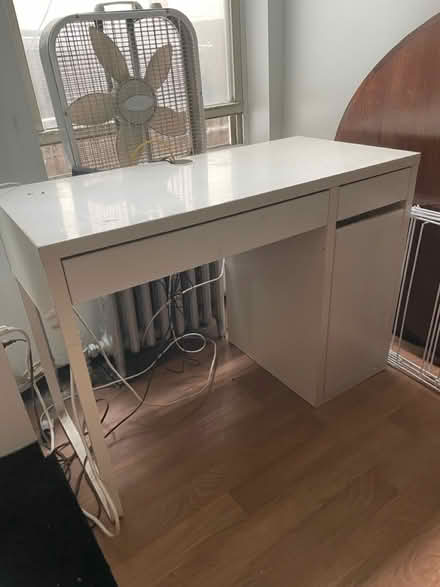 Photo of free white desk (Sunset park) #1