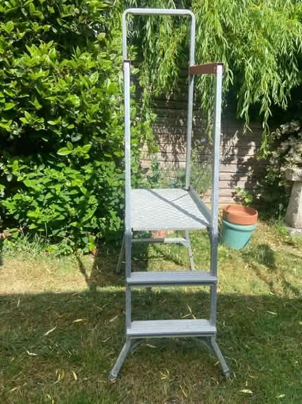 Photo of free Step platform (St Margarets TW1) #1