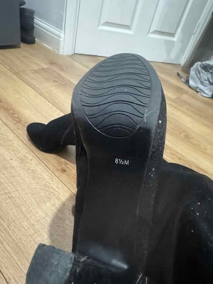Photo of free Shoes (L4) #2