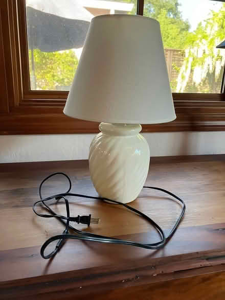 Photo of free small off-white lamp (White Oaks area of San Carlos) #1