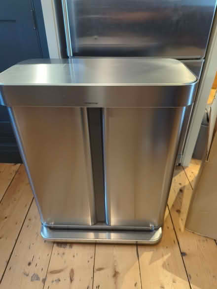 Photo of free Garbage can (Barnsbury N1) #1