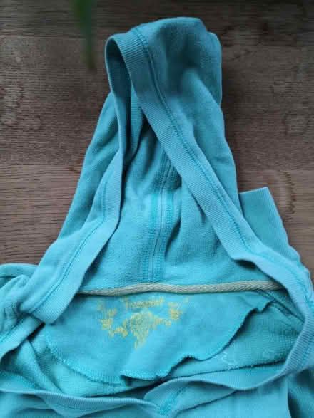 Photo of free Old green jumper (B16) #2