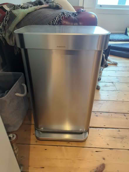 Photo of free Single Garbage can (Barnsbury N1) #1