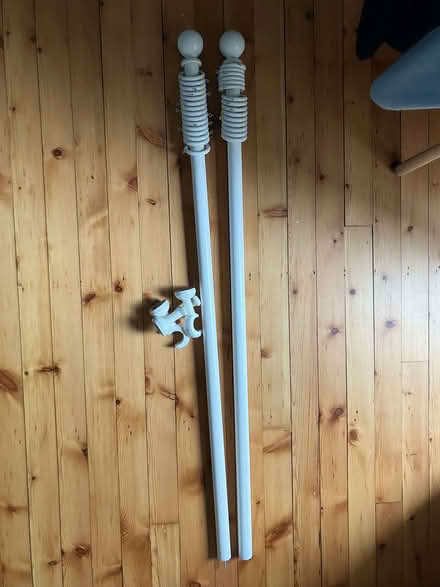 Photo of free Curtain pole, curtain rings (Craigmillar Park EH16) #1