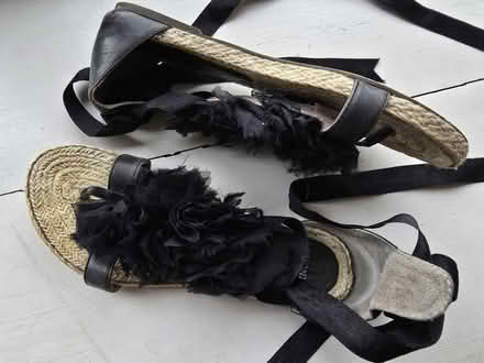 Photo of free Bronx black ribbon fastening size 5 (DE4 Matlock) #1
